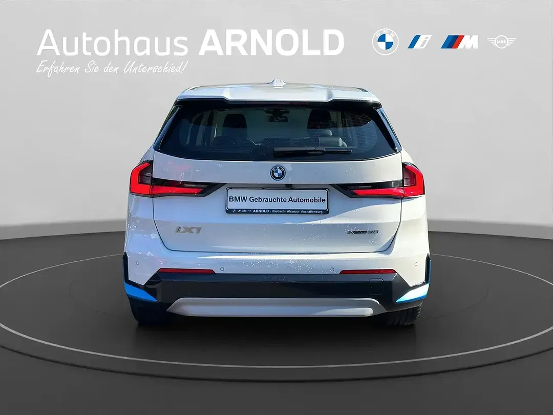 BMW iX1 - Thumbnail 5