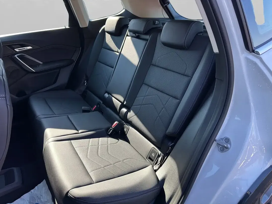 BMW iX1 - Thumbnail 8