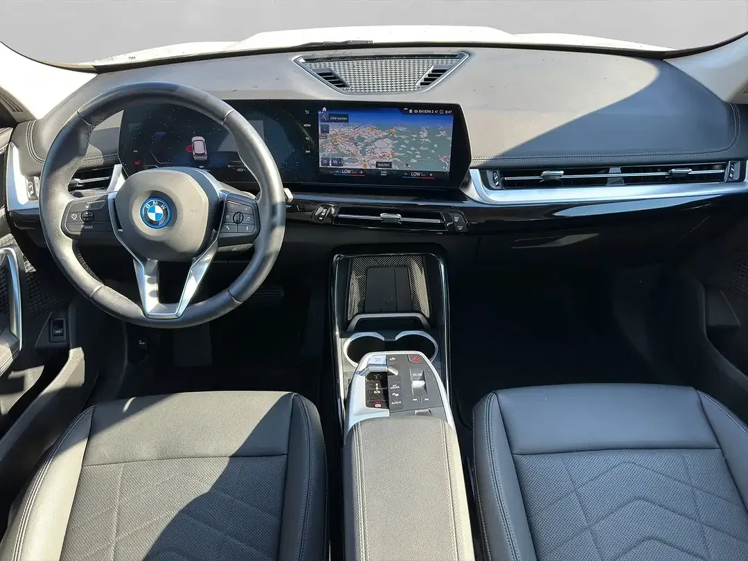 BMW iX1 - Thumbnail 9