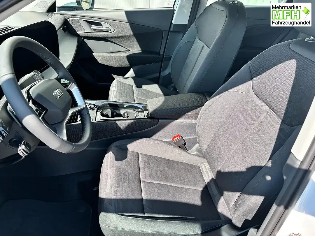 Audi Q3 - Thumbnail 11