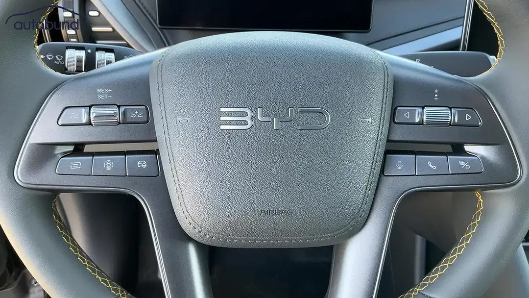 BYD Atto 3 - Thumbnail 10