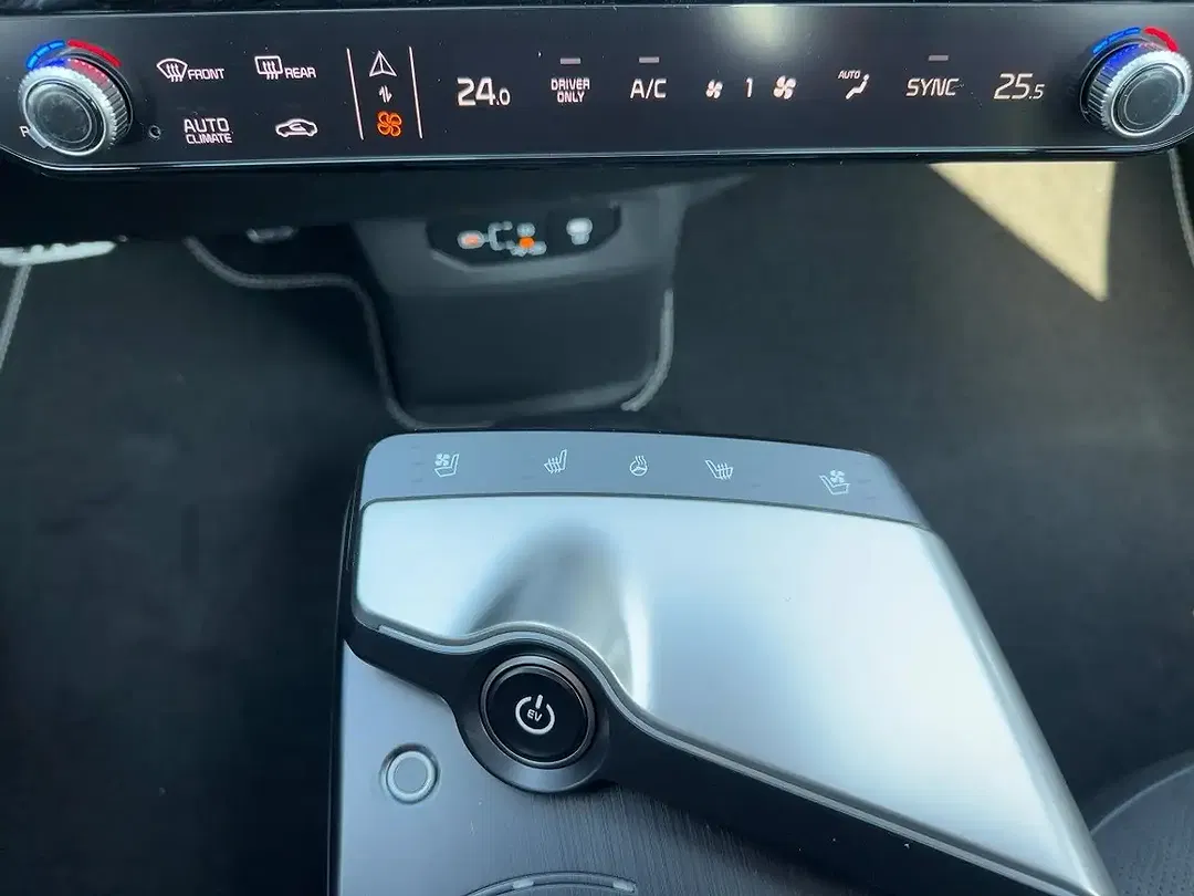 Kia EV6 - Thumbnail 13