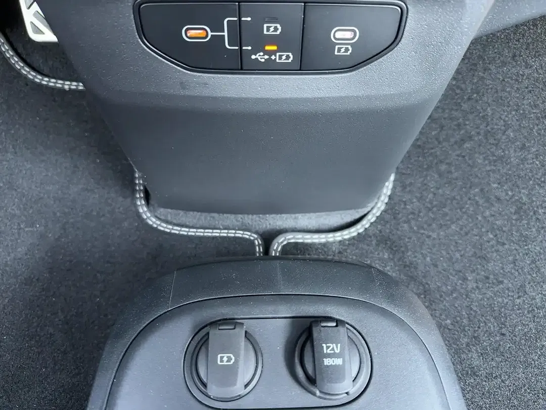 Kia EV6 - Thumbnail 15