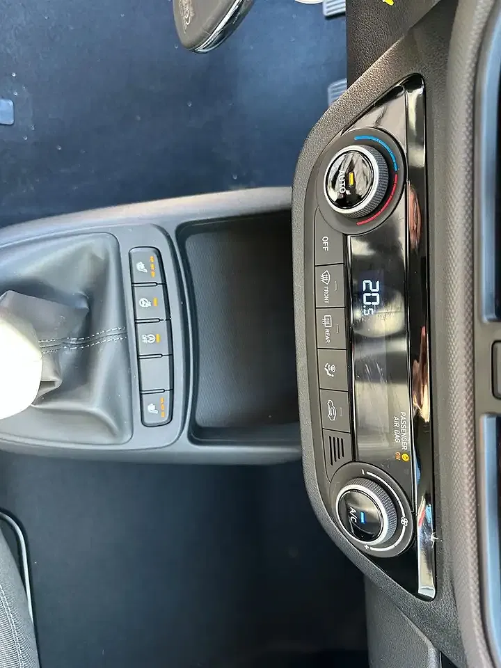 Hyundai i10 - Thumbnail 14
