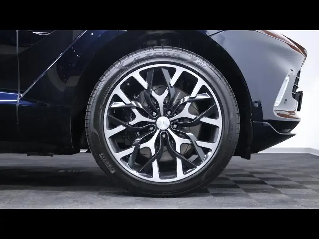 Aston Martin DBX - Thumbnail 10