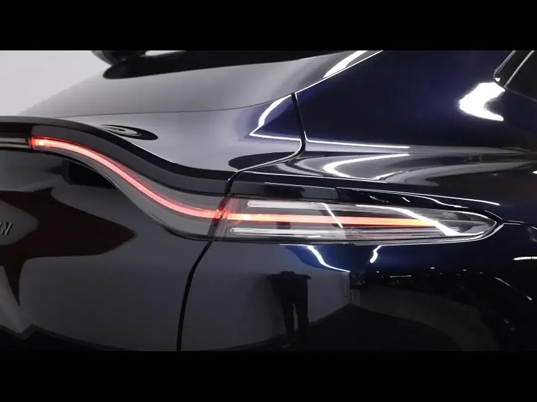 Aston Martin DBX - Thumbnail 9