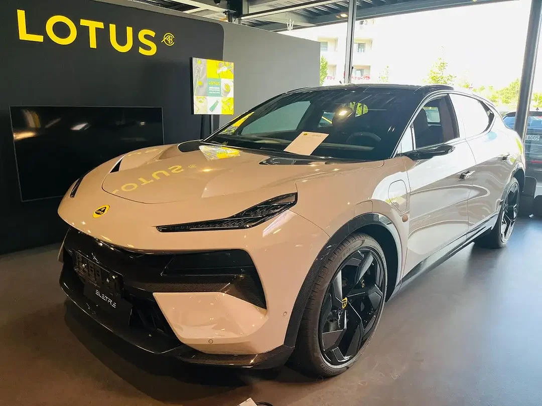 Lotus Eletre - Afbeelding 1