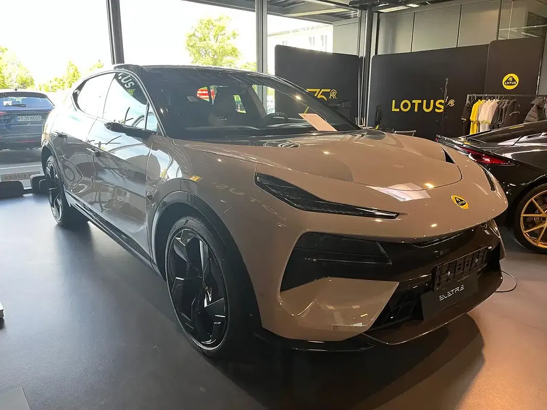 Lotus Eletre - Thumbnail 3