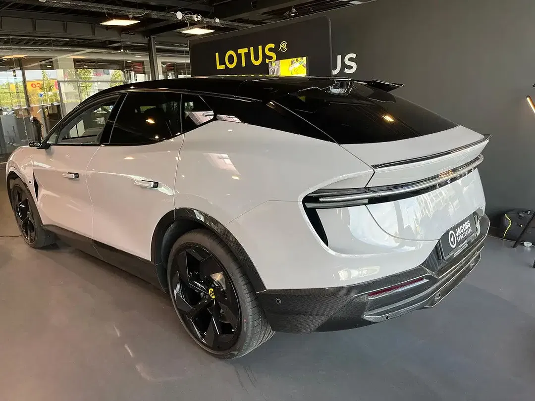 Lotus Eletre - Thumbnail 5