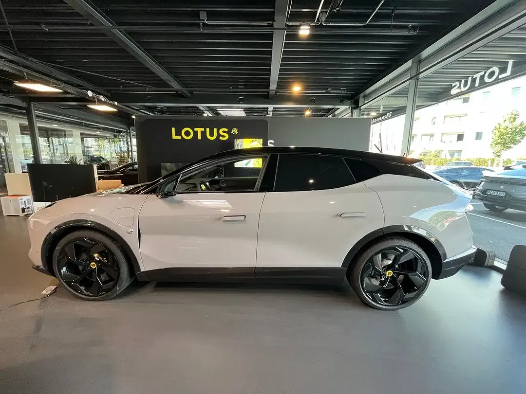 Lotus Eletre - Thumbnail 6