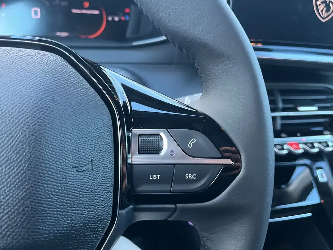 Peugeot 208 - Thumbnail 11
