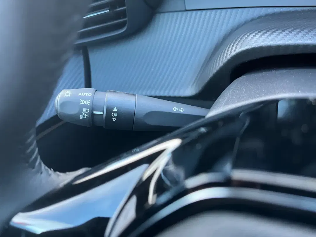 Peugeot 208 - Thumbnail 12