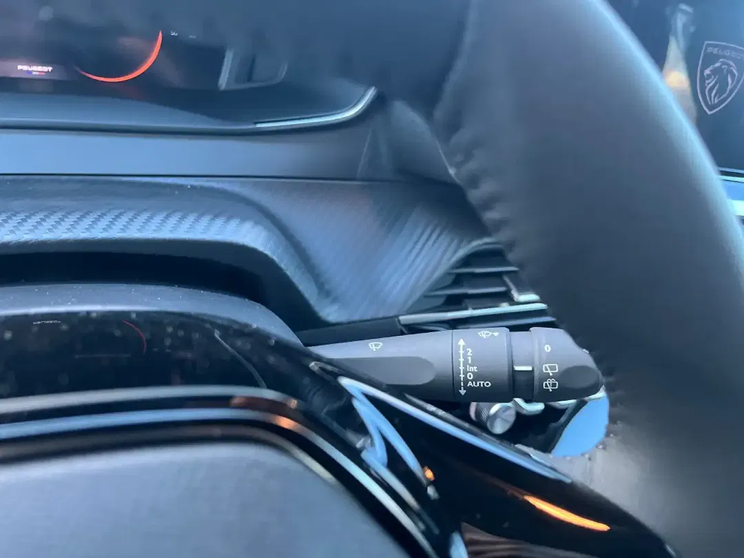 Peugeot 208 - Thumbnail 13