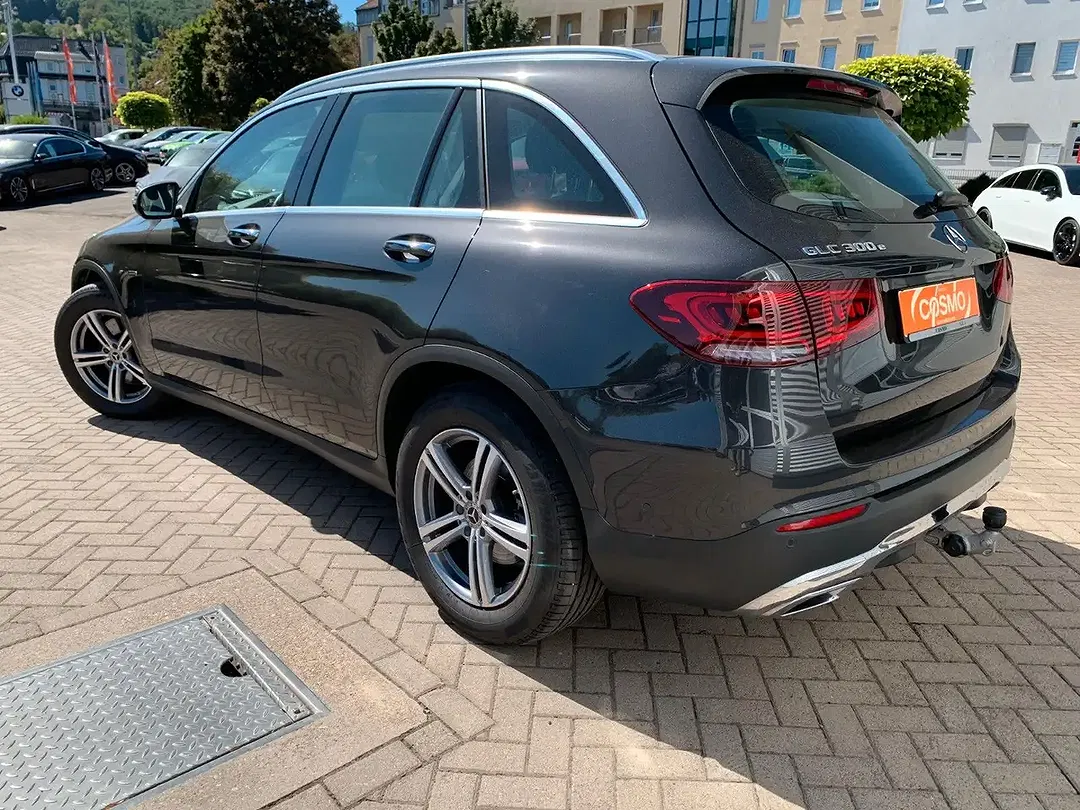 Mercedes-Benz GLC 300 - Thumbnail 11