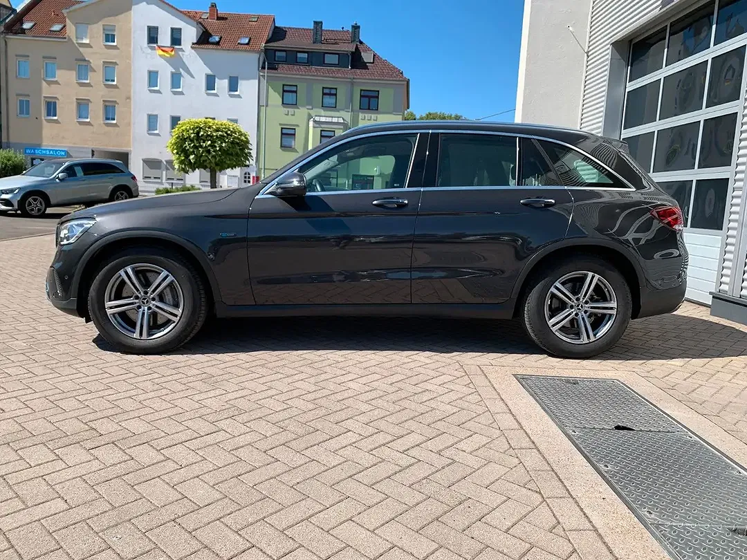 Mercedes-Benz GLC 300 - Thumbnail 12