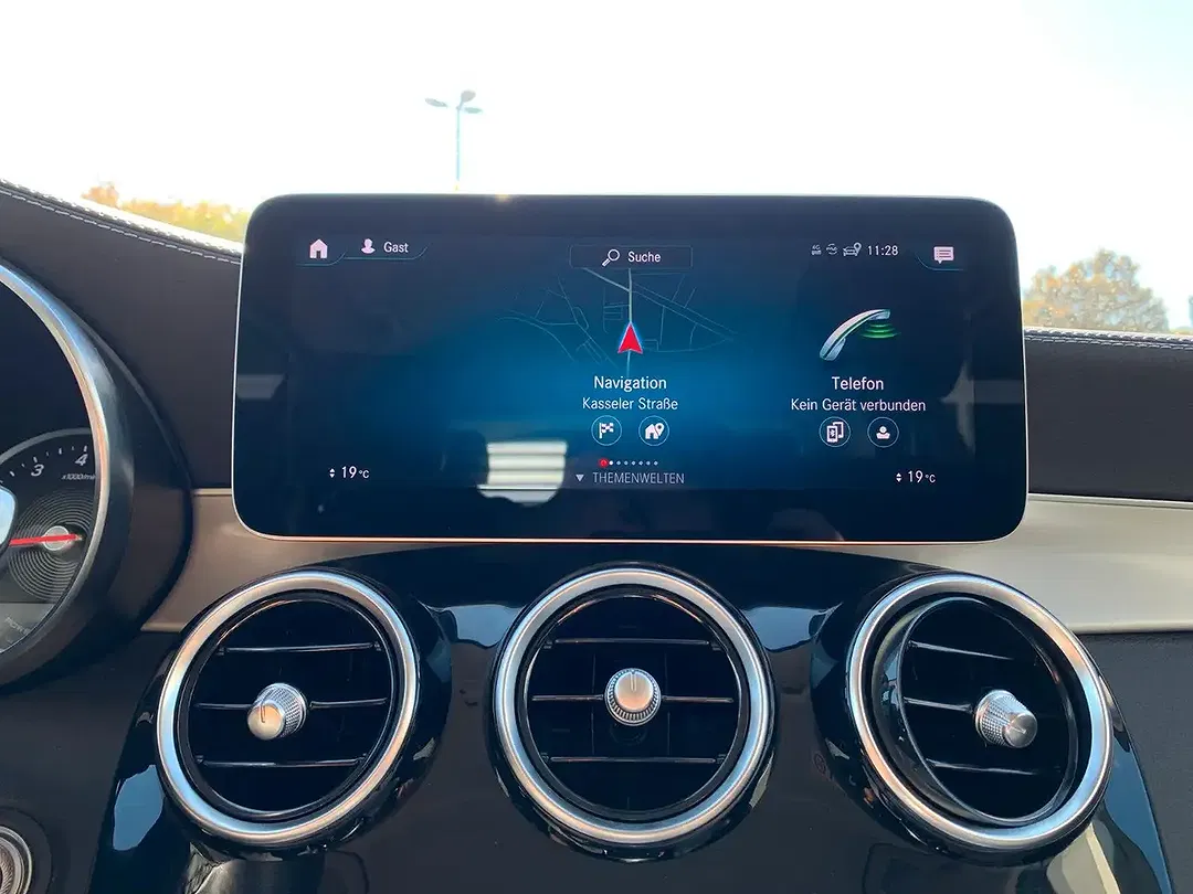 Mercedes-Benz GLC 300 - Thumbnail 25