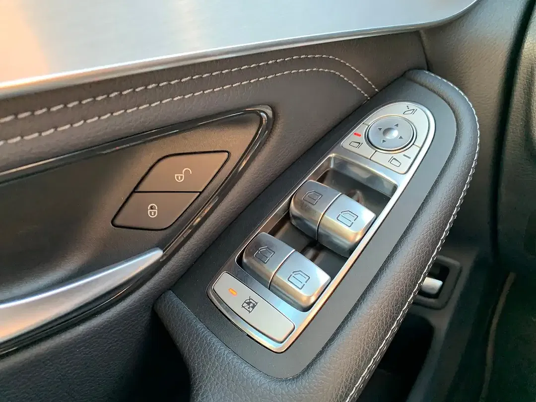 Mercedes-Benz GLC 300 - Thumbnail 29
