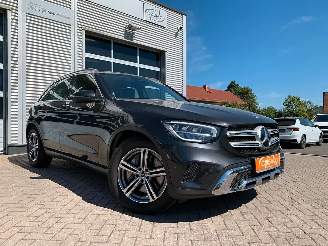 Mercedes-Benz GLC 300 - Thumbnail 3