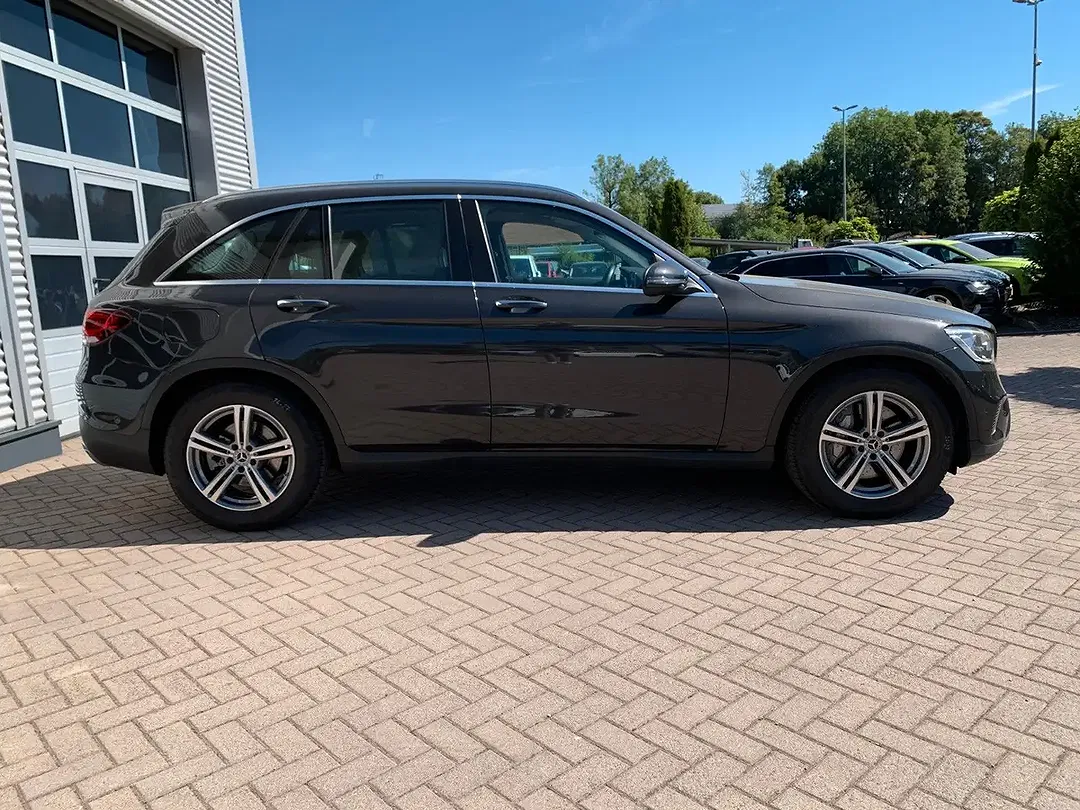Mercedes-Benz GLC 300 - Thumbnail 4