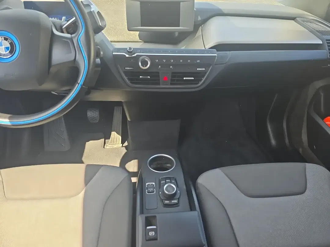 BMW i3 - Thumbnail 12