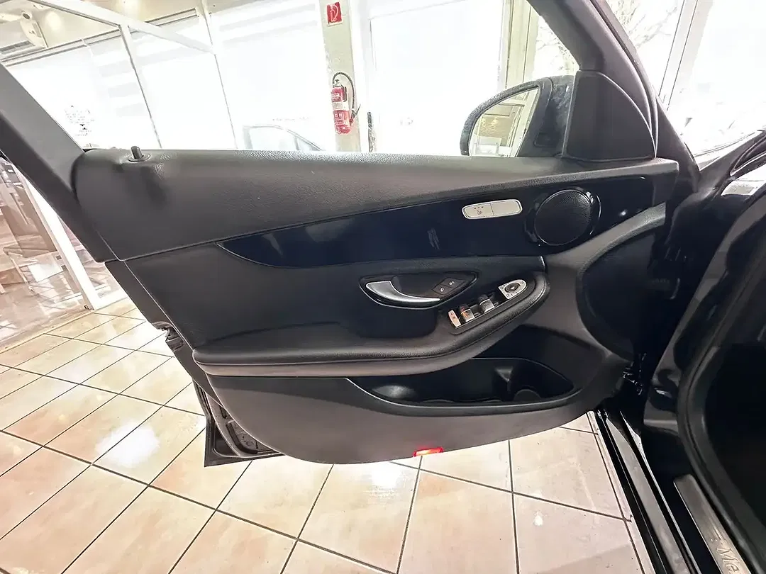 Mercedes-Benz C 220 - Thumbnail 13