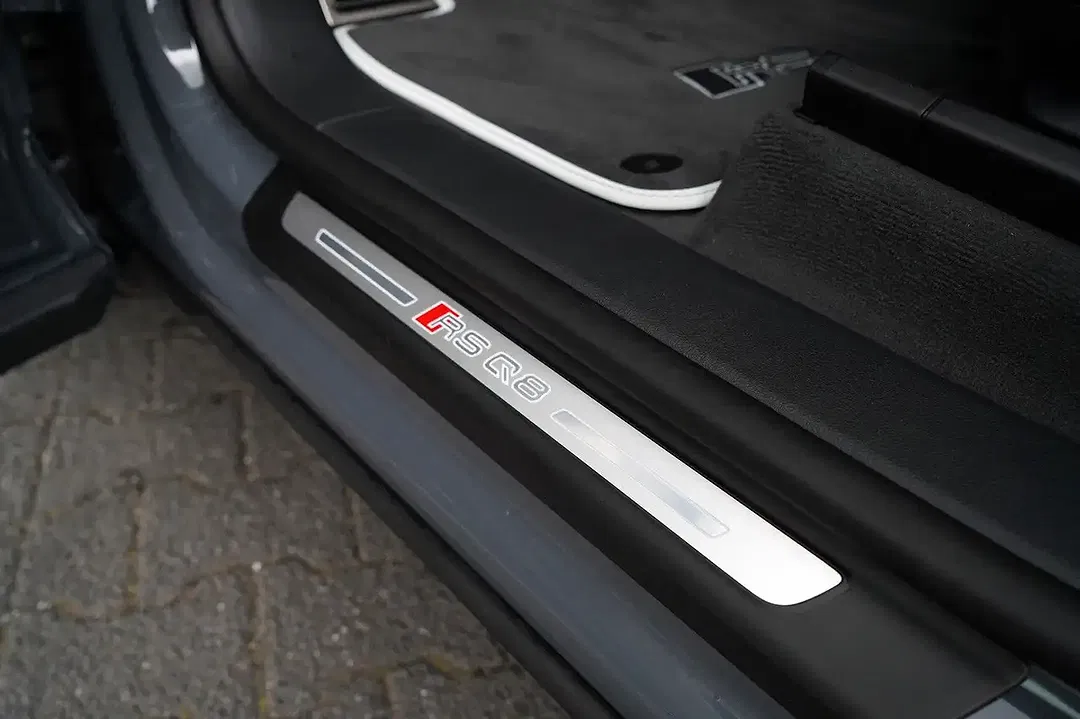 Audi RS Q8 - Thumbnail 11
