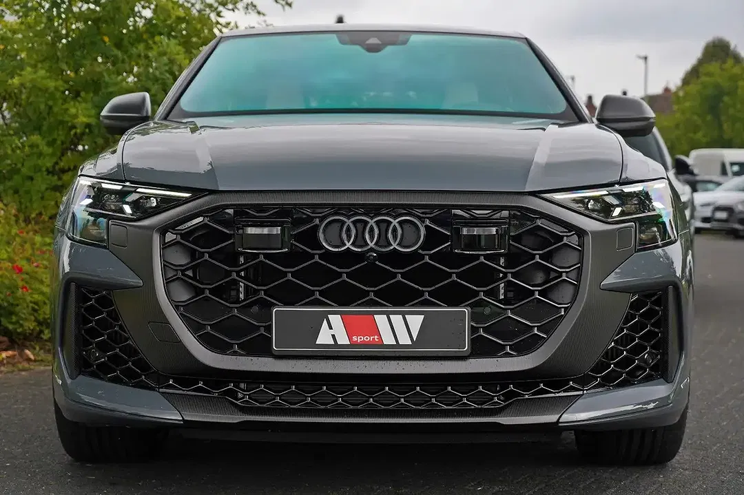 Audi RS Q8 - Thumbnail 3
