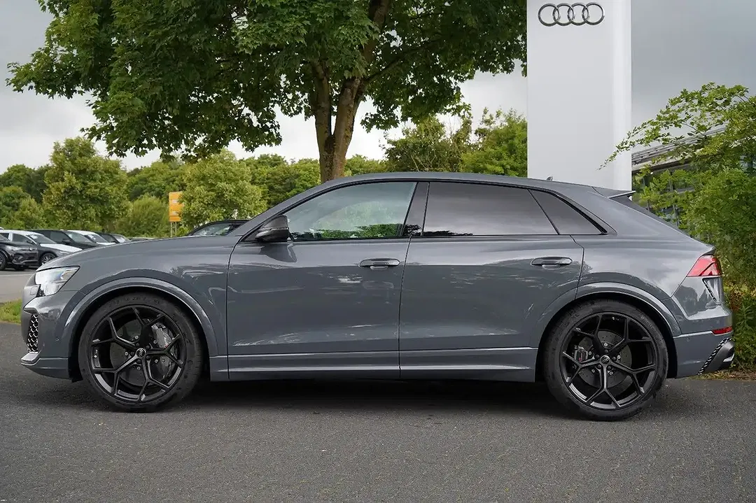 Audi RS Q8 - Thumbnail 6