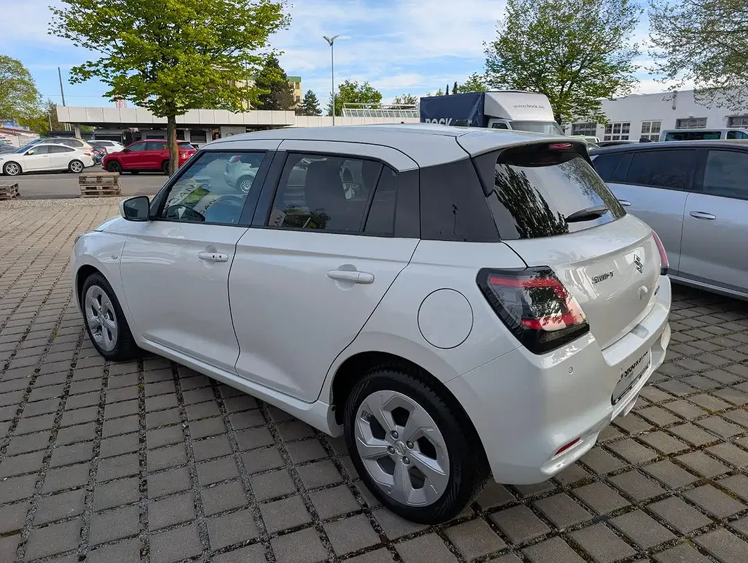 Suzuki Swift - Thumbnail 4
