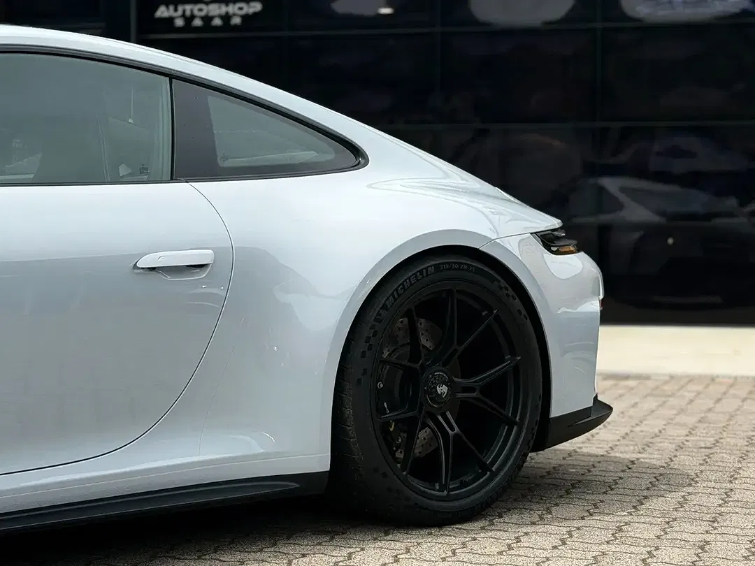 Porsche 992 - Thumbnail 6