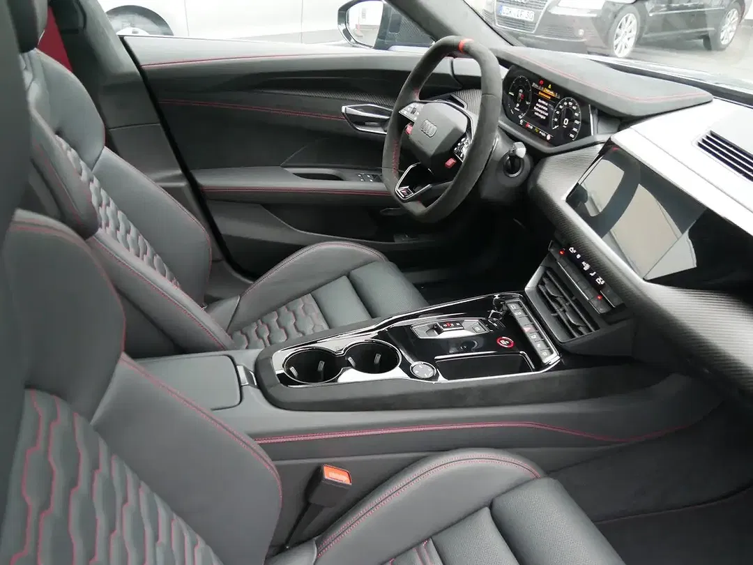 Audi RS e-tron GT - Thumbnail 4