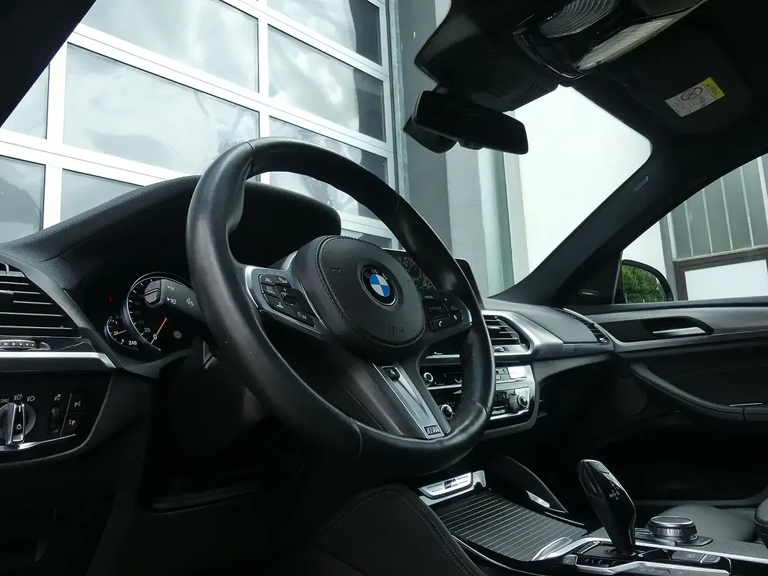 BMW X4 M - Thumbnail 11
