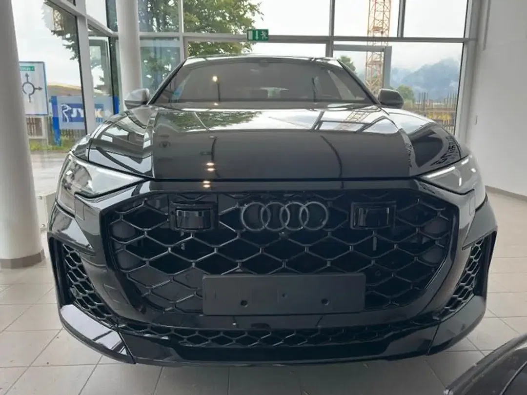 Audi RS Q8 - Thumbnail 3