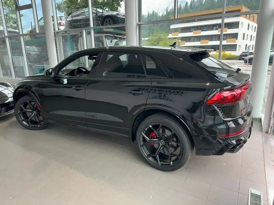 Audi RS Q8 - Thumbnail 4