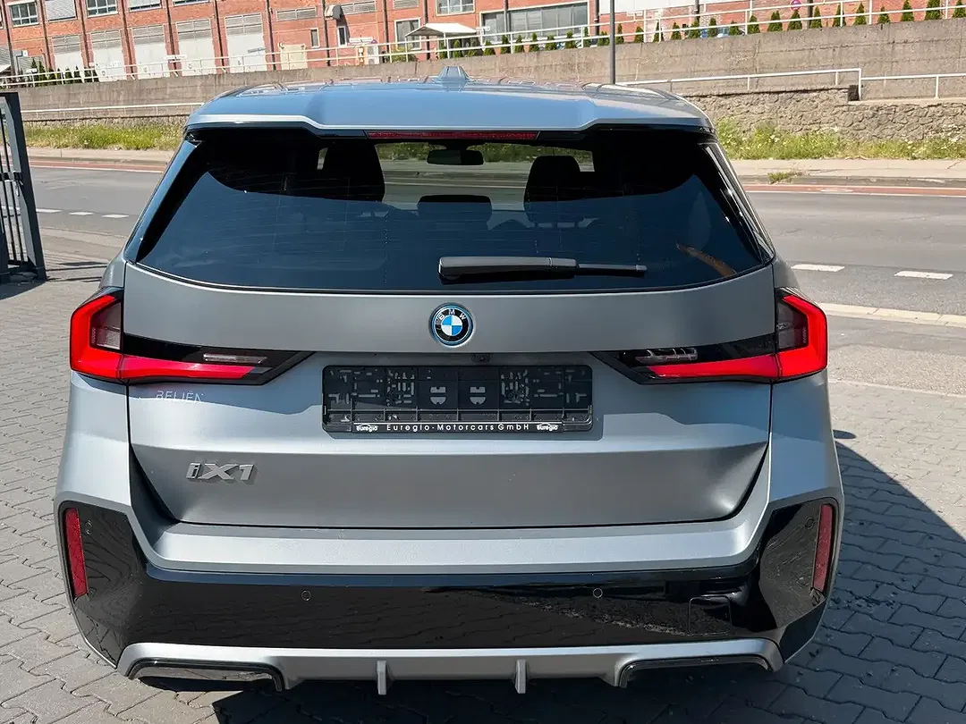 BMW iX1 - Thumbnail 10