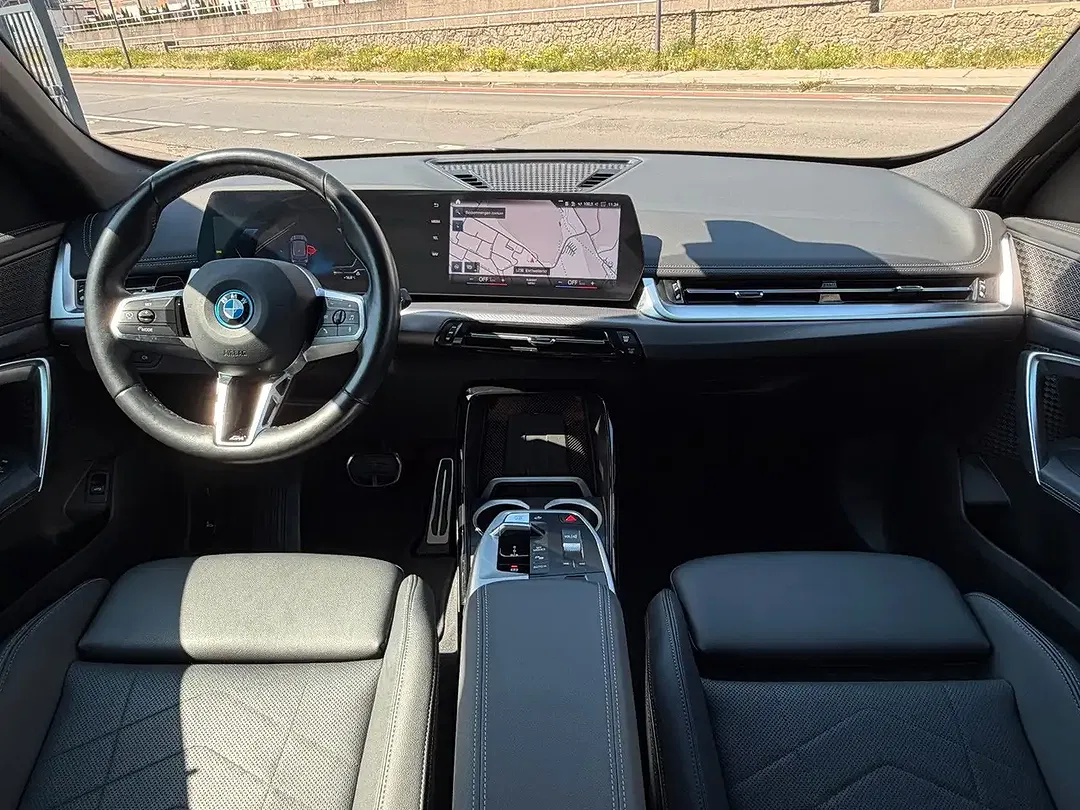 BMW iX1 - Thumbnail 13