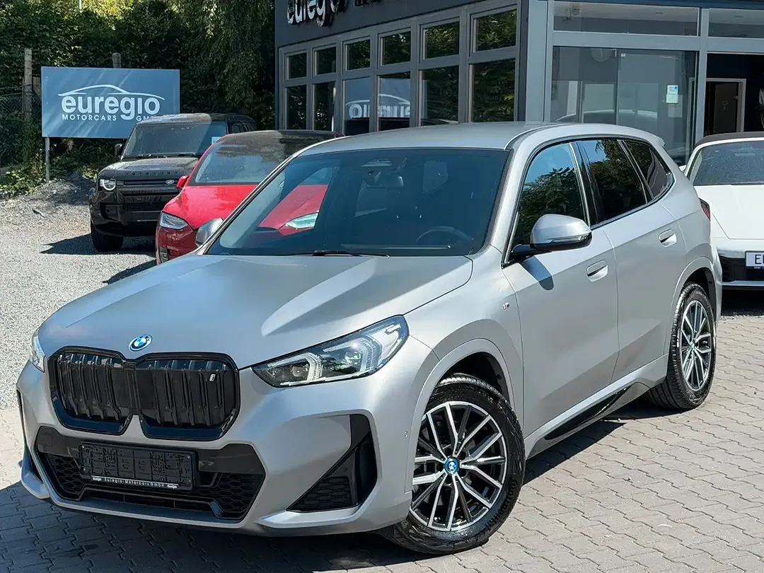 BMW iX1 - Thumbnail 2