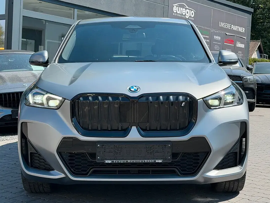 BMW iX1 - Thumbnail 4