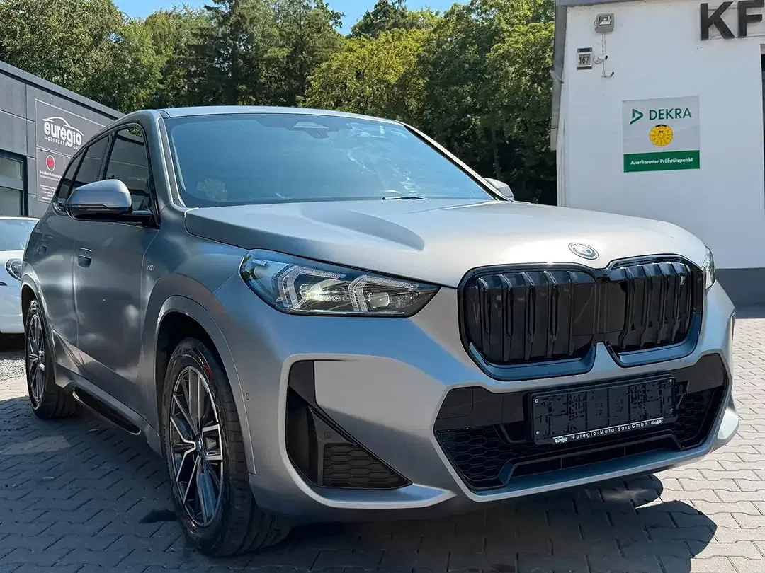 BMW iX1 - Thumbnail 5