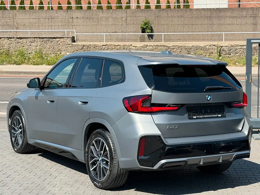 BMW iX1 - Thumbnail 9