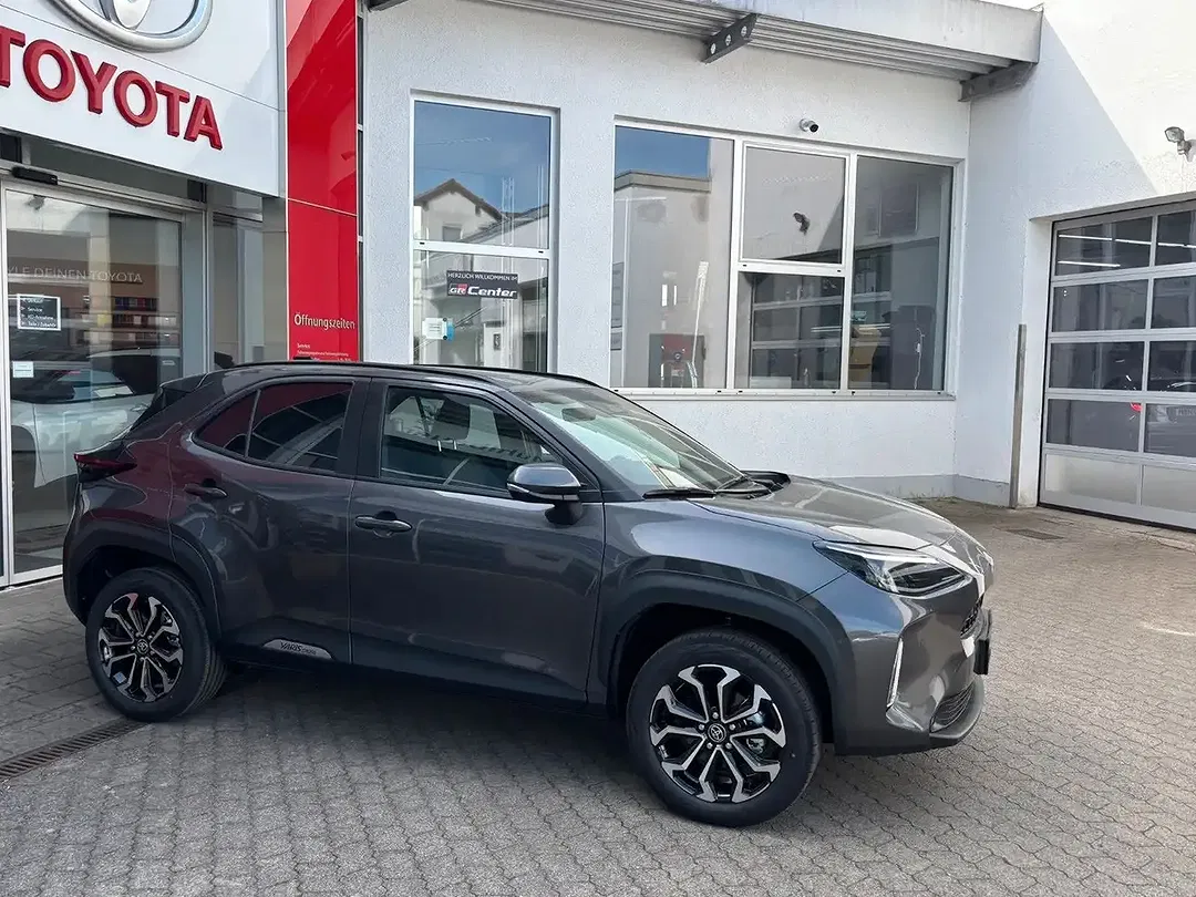 Toyota Yaris - Thumbnail 6