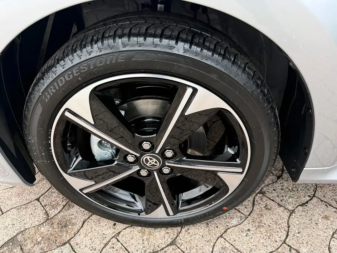 Toyota Yaris - Thumbnail 11