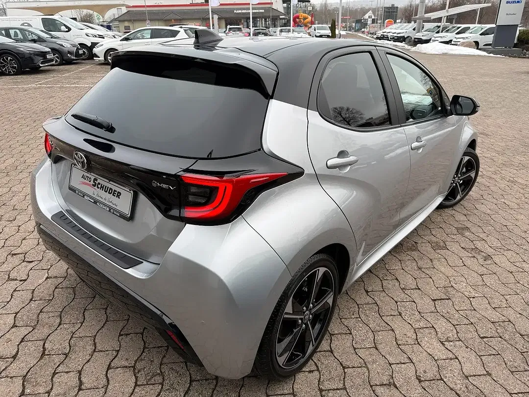 Toyota Yaris - Thumbnail 2
