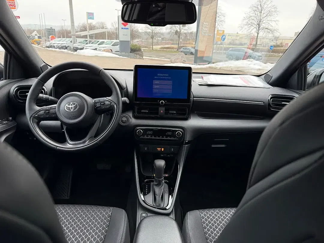 Toyota Yaris - Thumbnail 4