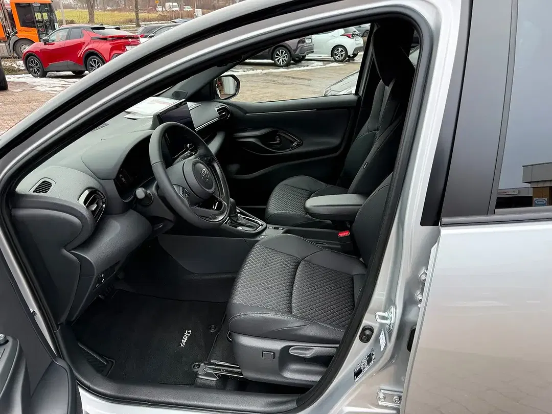 Toyota Yaris - Thumbnail 6