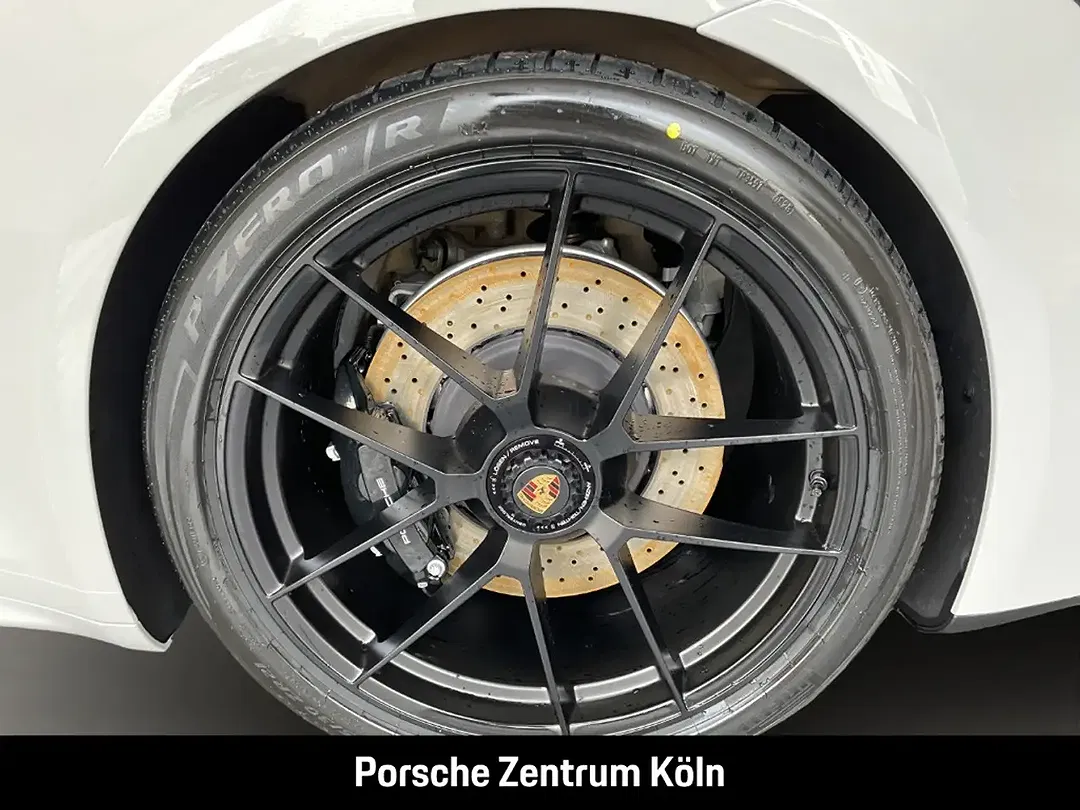 Porsche 992 - Thumbnail 11