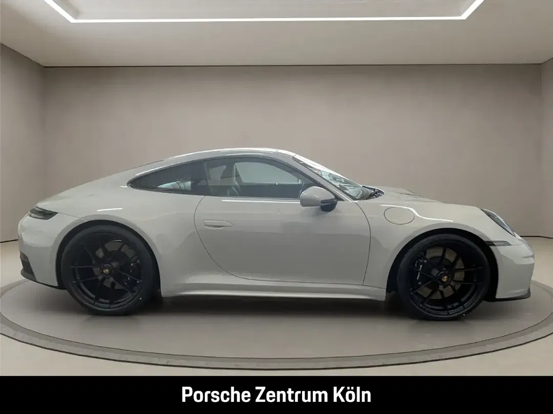 Porsche 992 - Thumbnail 6