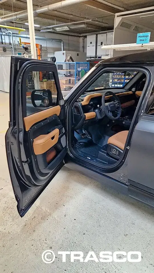 Land Rover Defender - Thumbnail 4