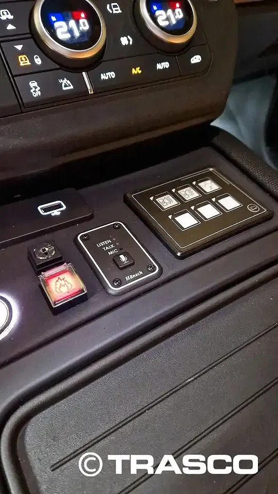 Land Rover Defender - Thumbnail 8