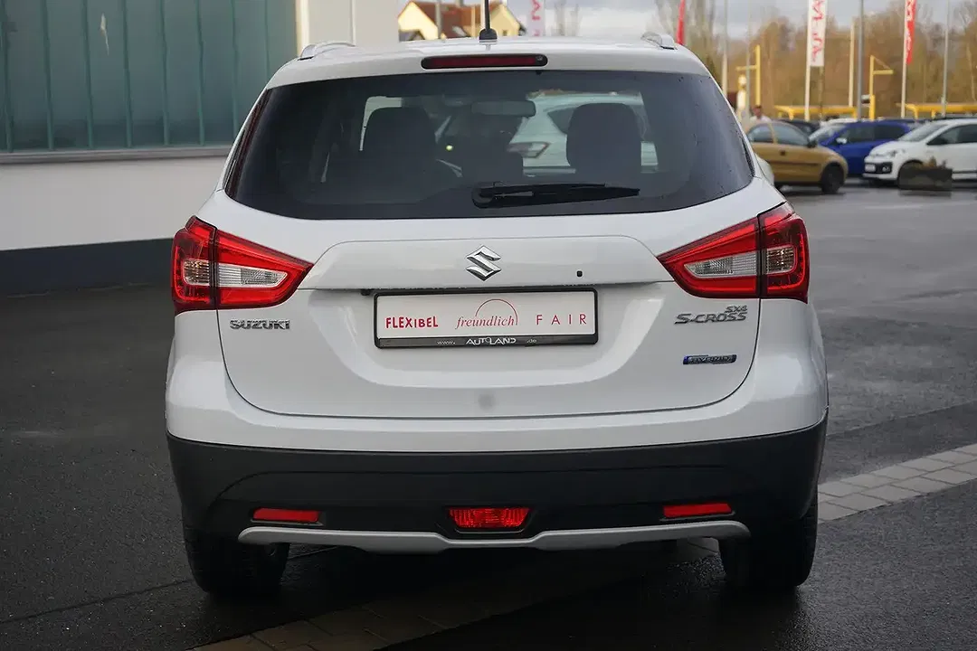 Suzuki SX4 S-Cross - Thumbnail 4